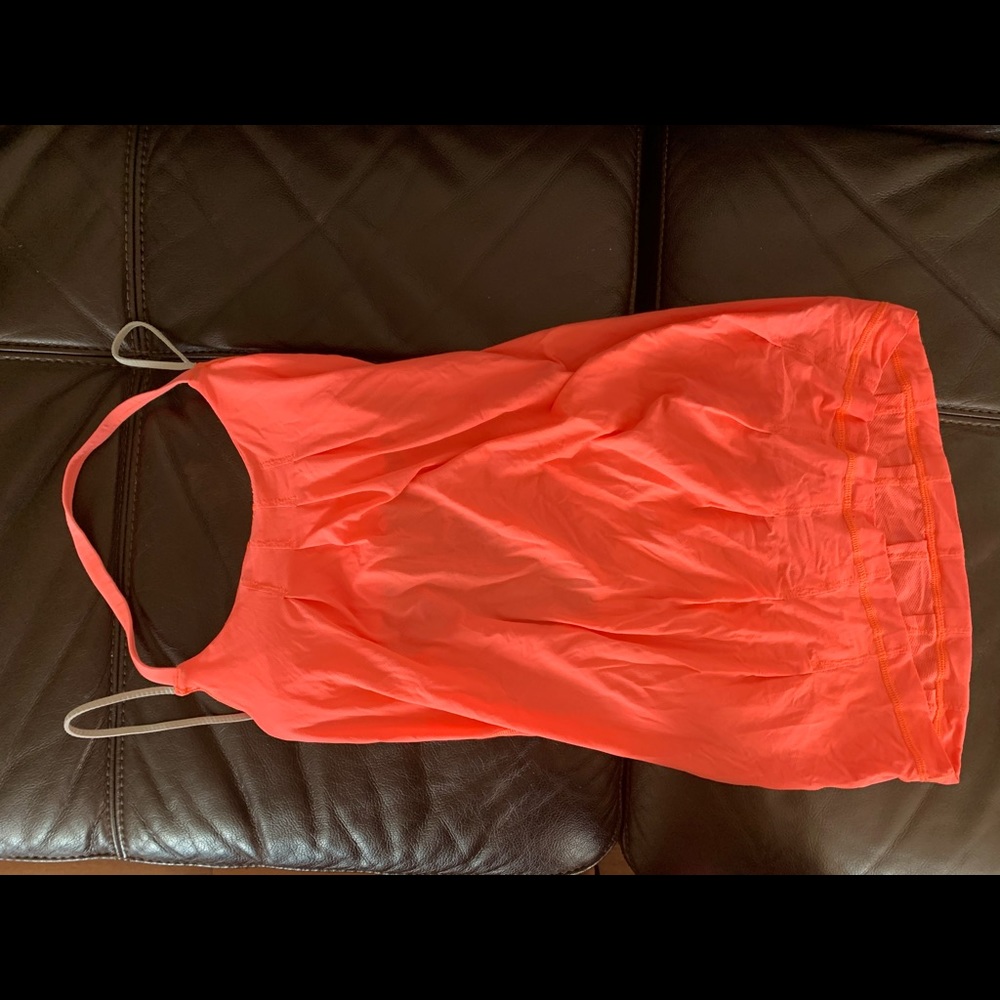 Lululemon work out tank with built in bra Sz 4